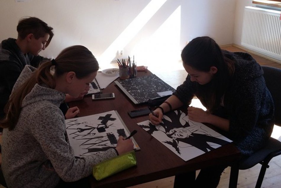 Obrazom: Študenti z Rožňavy využili výstavu v galérii