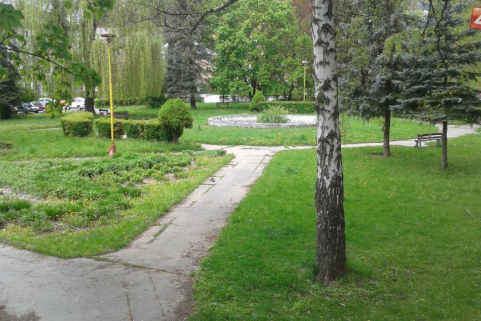 Park pri NsP v Považskej Bystrici: Jeho súčasná podoba