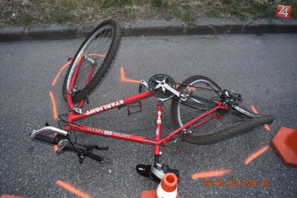 Vážna dopravná nehoda v Nitre: Auto narazilo do cyklistov, FOTO