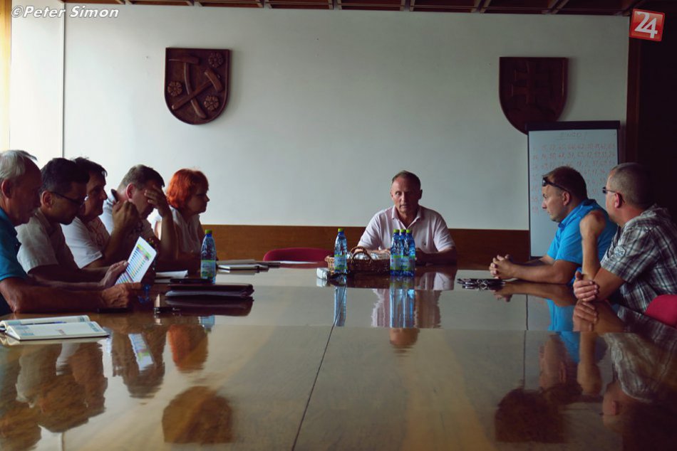 Obrazom: Stretnutie poslancov a štatutára MFK Rožňava