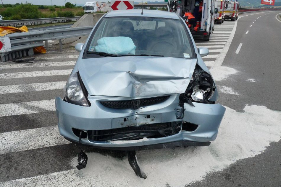 Dopravná nehoda kúsok od Považskej: Diaľnicu museli uzatvoriť
