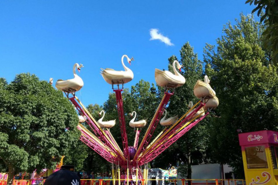 Fotky z nášho mesta hovoria jasnou rečou: Prípravy na Spišské trhy už vrcholia!