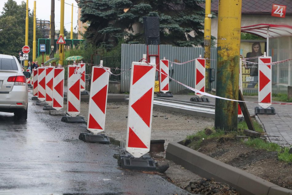 V obrazoch: Opravy zastávok MHD v Prešove