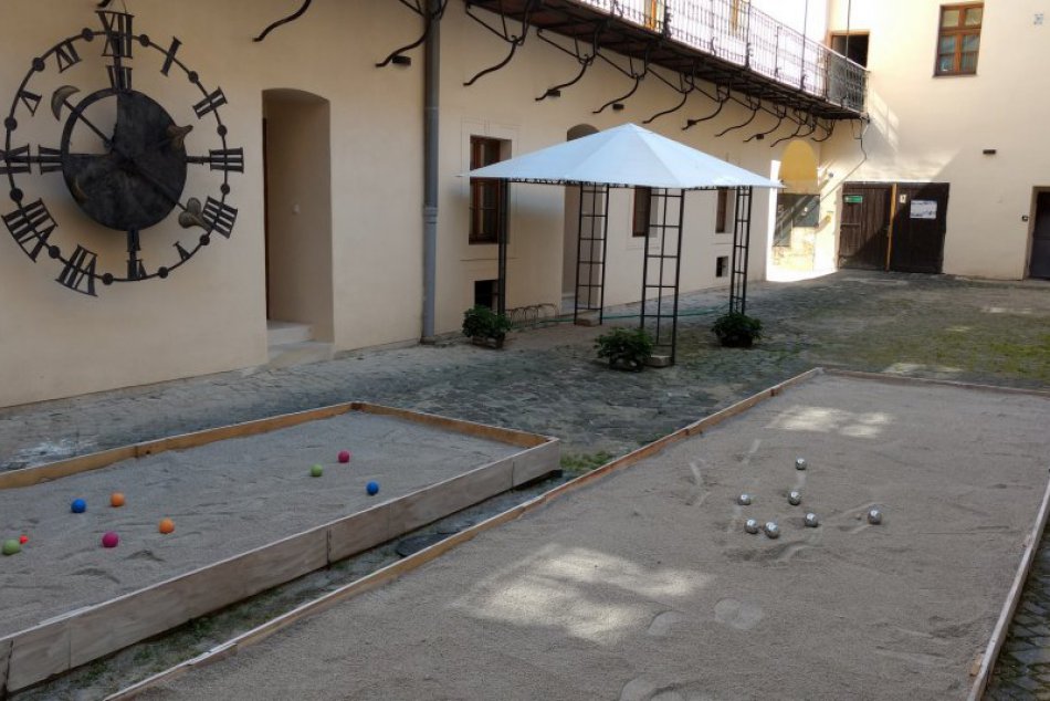 Novinka v centre Spišskej: Ľudia si môžu zahrať petang, FOTO
