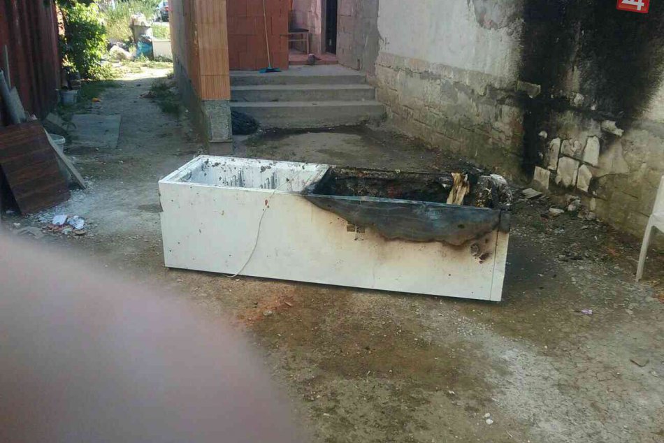 FOTO priamo z miesta: Hlohovskí hasiči zasahovali pri požiari