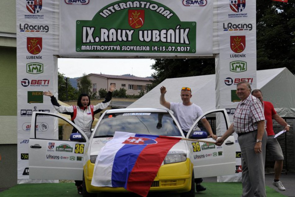 Posádka Stoklas - Krišáková na Rally Lubeník s víťazstvom v triede