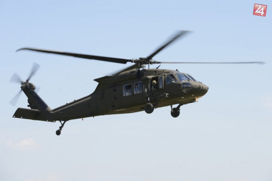 FOTO: Minister obrany odovzdal vzdušným silám nové vrtuľníky Black Hawk