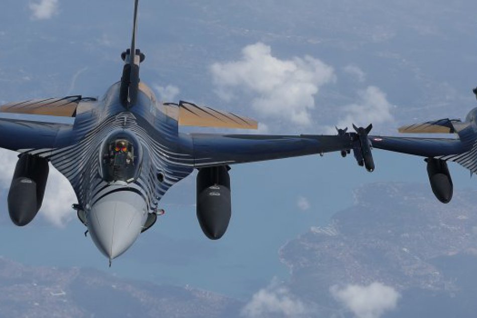 V OBRAZOCH: Turecký tím predvedie na leteckých dňoch schopnosti F-16