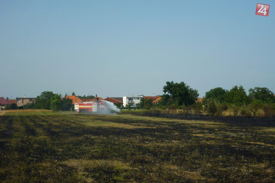 FOTO priamo z miesta: Zásah hasičov pri Hlohovci