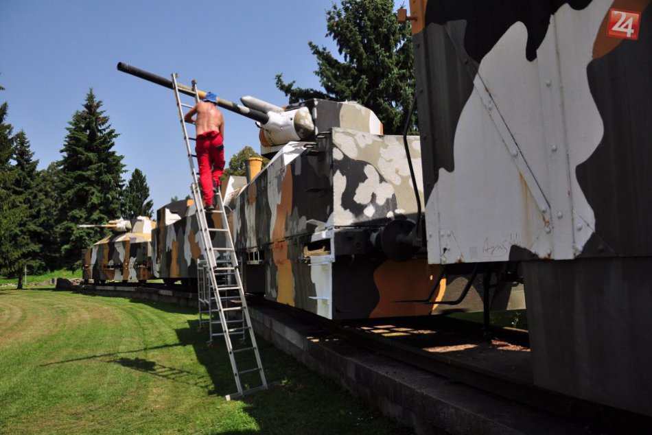 V OBRAZOCH: Obnova pancierového vlaku vo Zvolene