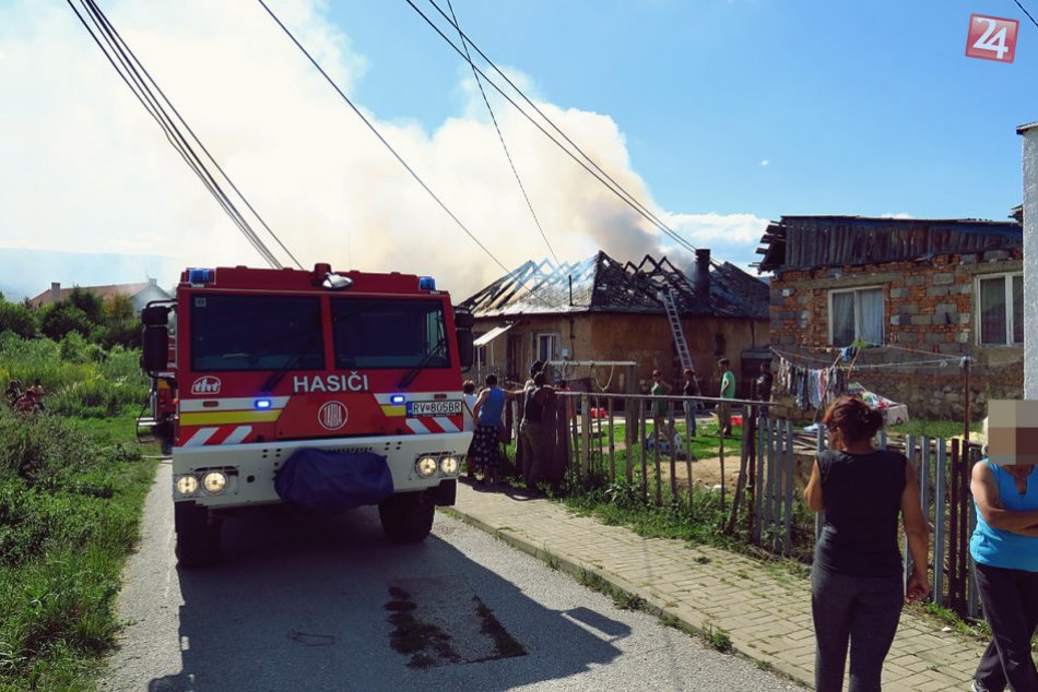 Obrazom: Požiar rodinného domu v Brzotíne