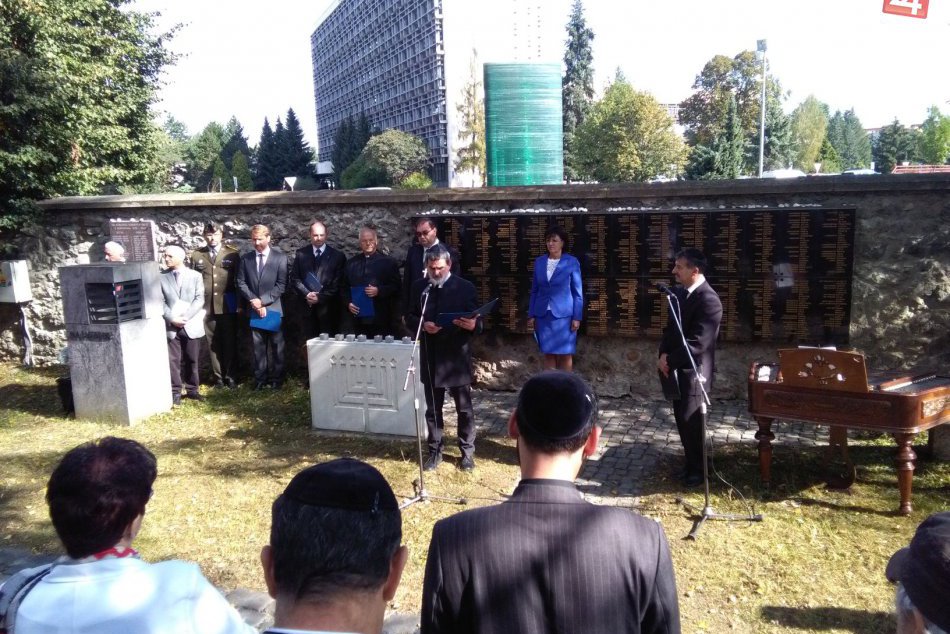V OBRAZOCH: Na Židovskom cintoríne sú už aj tabule s menami záchrancov Židov