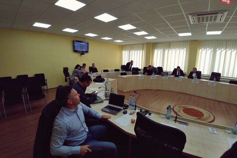 Obrazom: Začalo sa prvé poprázdninové zastupiteľstvo