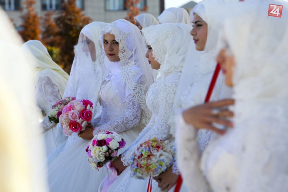 KURIOZITA DŇA: Počas osláv sa v ruskom meste zosobášilo 199 párov