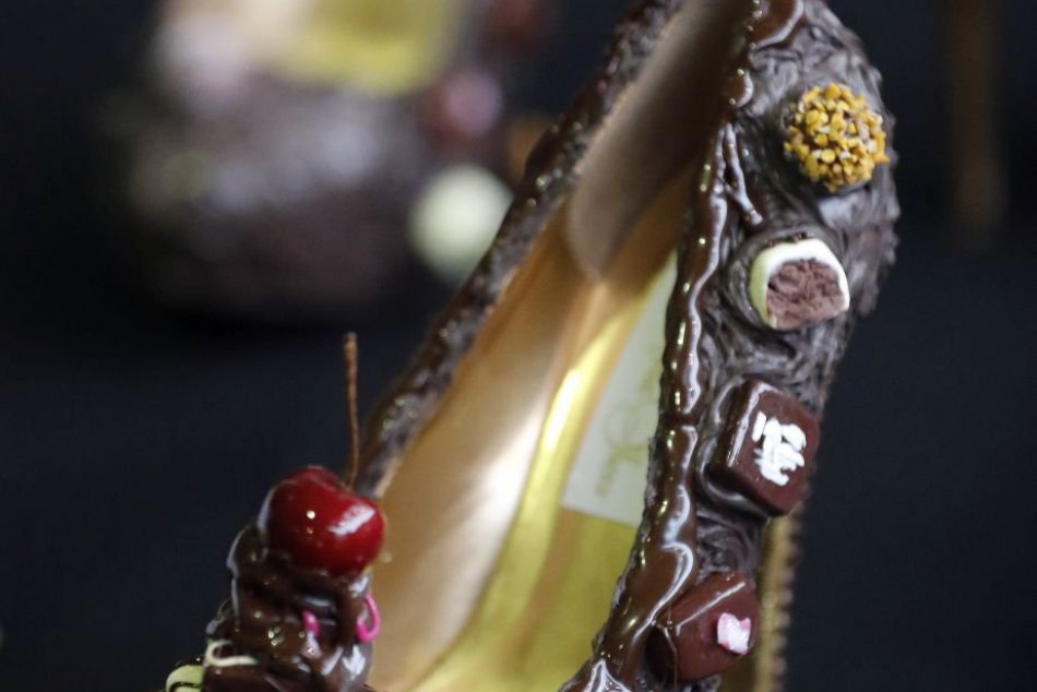 Z chutných výtvorov londýnskeho festivalu čokolády sa zbiehajú slinky