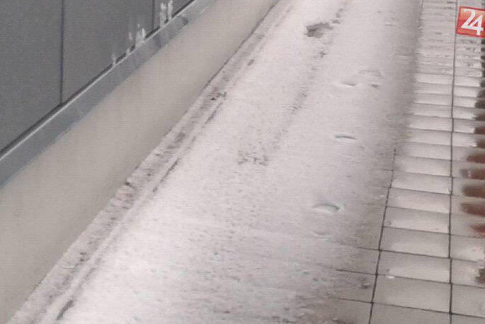 Michalovce zažili bláznivé počasie: FOTO prvého snehu v meste