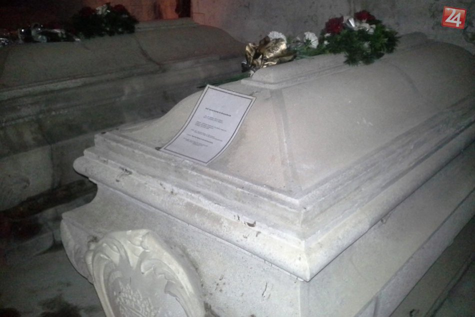 OBRAZOM: Hrobka Erdődyovcov na cintoríne v Hlohovci