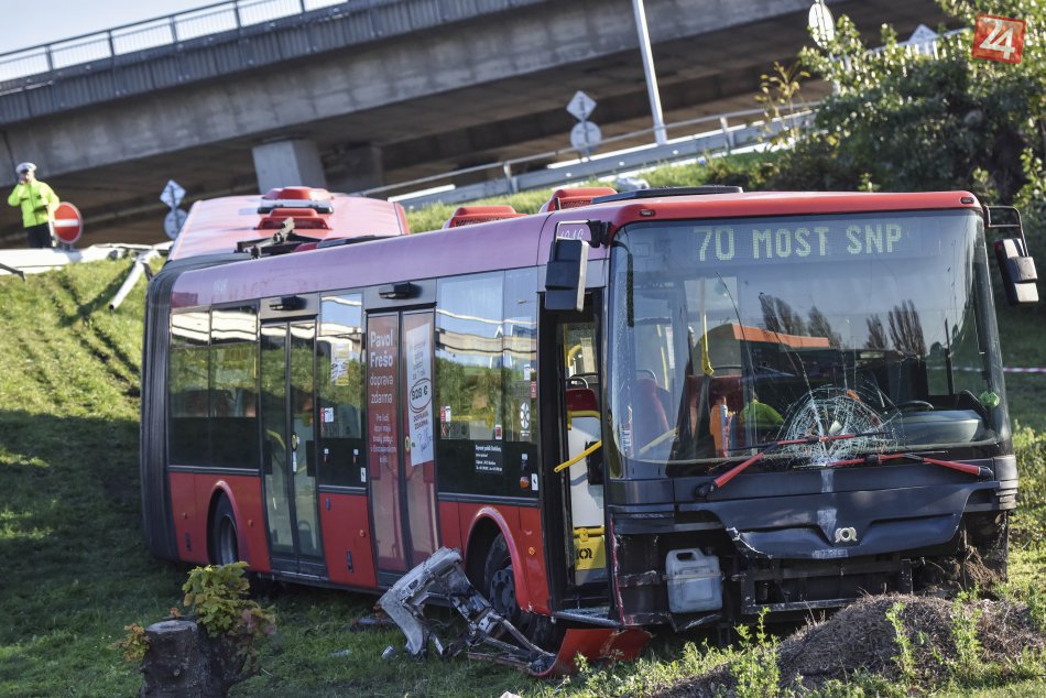 Nehoda pod Prístavným mostom (15. 11. 2017)