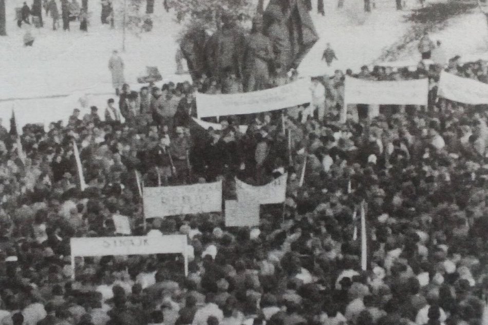 FOTO z archívu: Takto to vyzeralo v Humennom v r. 1989 počas generálneho štrajku