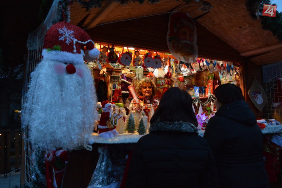 Nápaditosť a gýč na tohtoročných Vianočných trhoch nechýbajú: Prím má červená