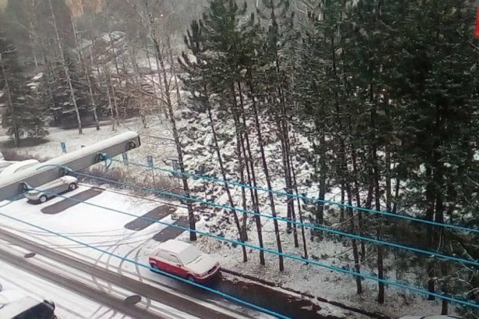 V OBRAZOCH: Perinbaba úraduje v Bystrici aj okolí. Zábery snehovej prikrývky