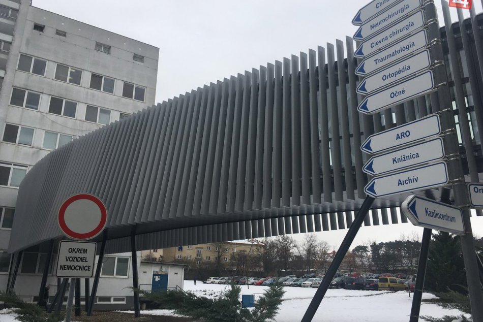 FOTO: Spojovací tunel v nemocnici v Nitre je hotový, otvoria ho až po Novom roku