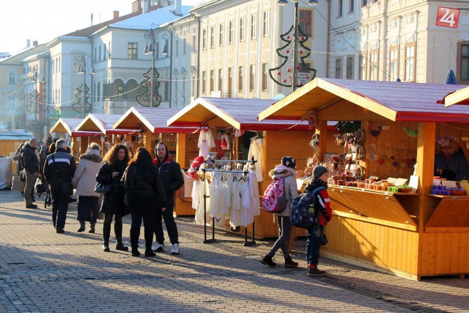 V OBRAZOCH: Vianočné trhy v Bystrici. Lákajú na dobroty aj remeslá