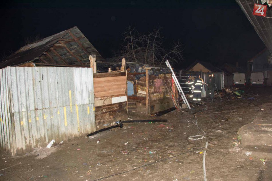 FOTO Z MIESTA: V noci vypukol požiar, vyžiadal si dve obete