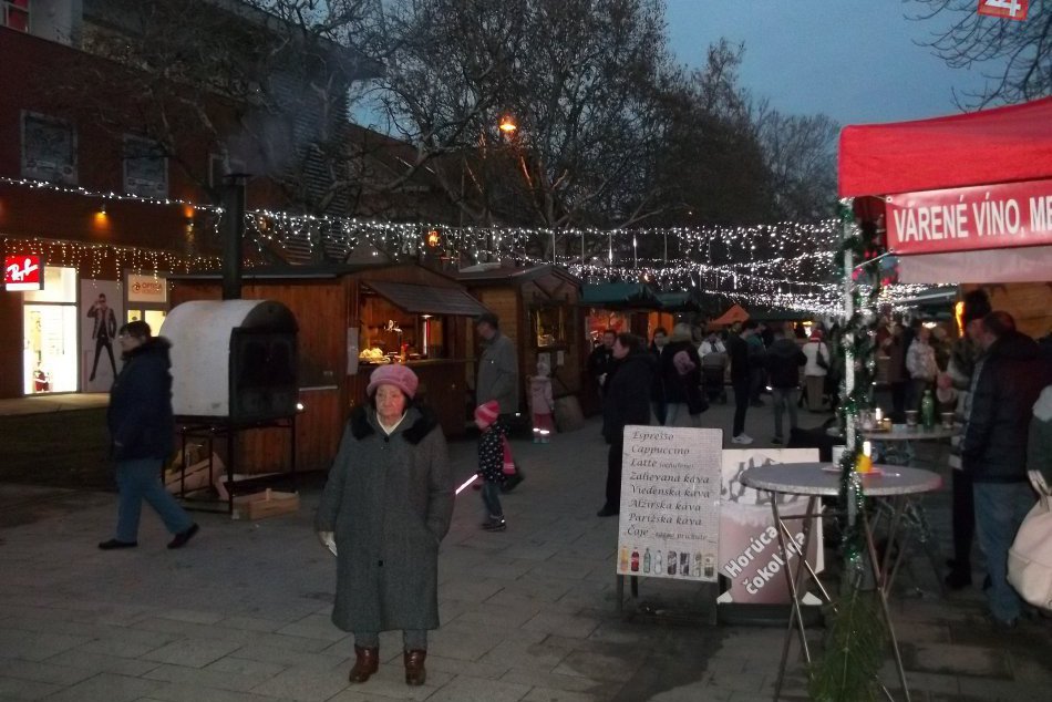 FOTO: V Šali otvorili vianočné trhy, môžete sa zabaviť aj dobre nakúpiť