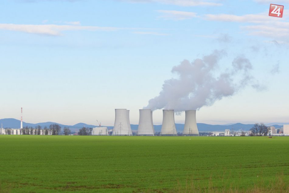 OBRAZOM: Demontácia veží jadrovej elektrárne v Jaslovských Bohunicia