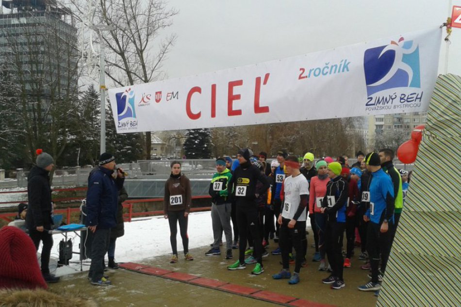 Aj v chlade sa v Považskej Bystrici športuje: Zábery zo zimného behu