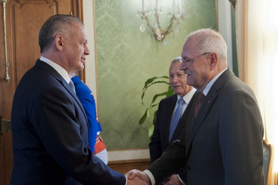 Prezident Kiska obedoval s predchodcami Schusterom a Gašparovičom
