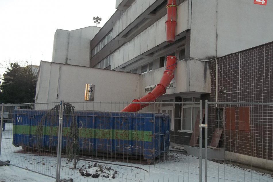 FOTO: Prestavba šalianskeho úradu: Ako vyzerajú rekonštrukčné práce?