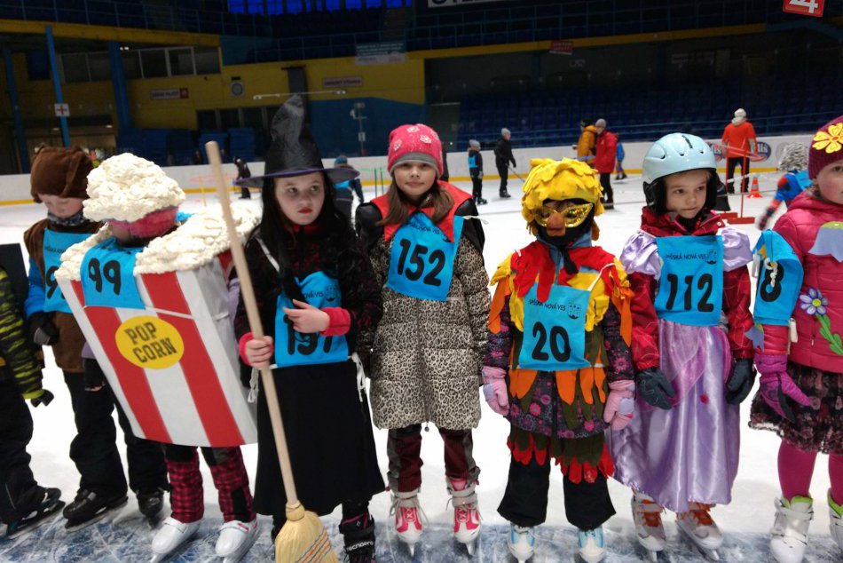 OBRAZOM: Zimný štadión v Spišskej zaplnili masky od výmyslu sveta