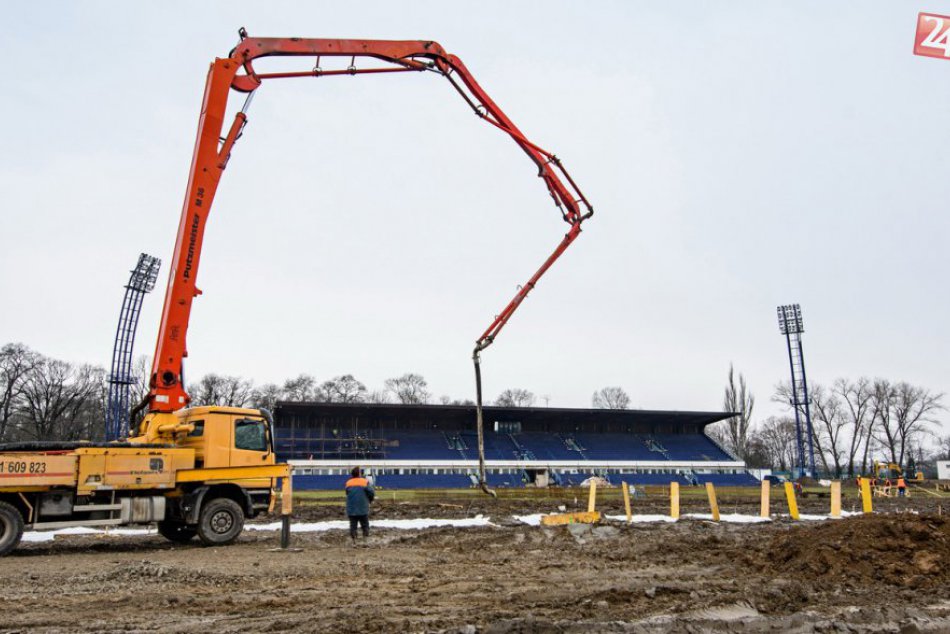 AKTUÁLNE FOTO: Rekonštrukcia futbalového štadióna FC Nitra je v plnom prúde