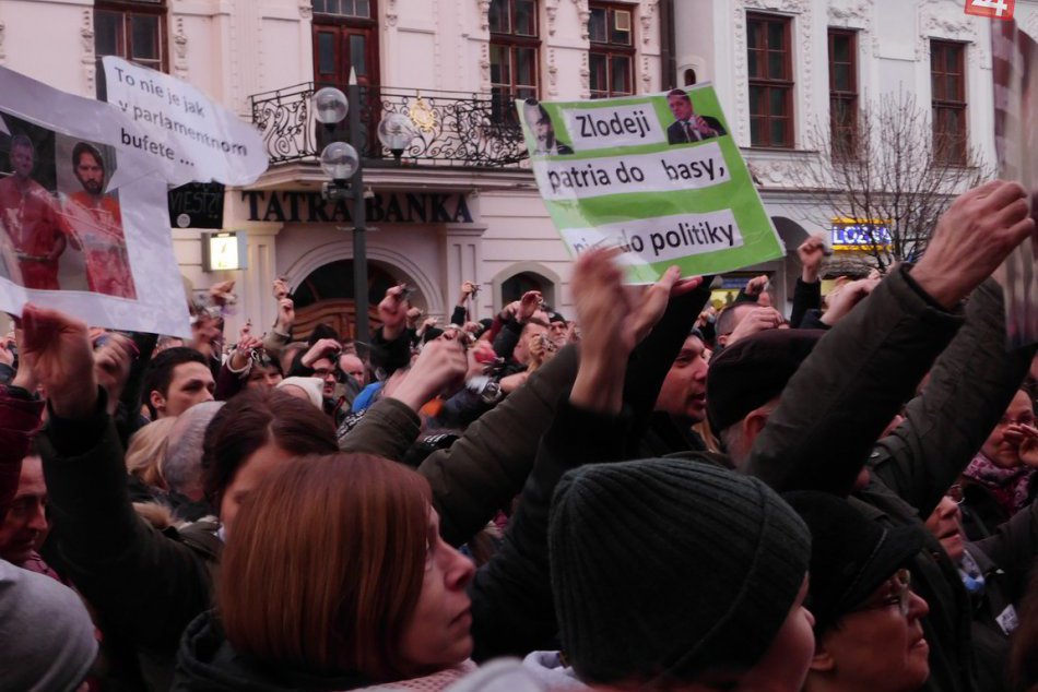 FOTO: Na zhromaždenie v Trnave prišlo opäť množstvo ľudí