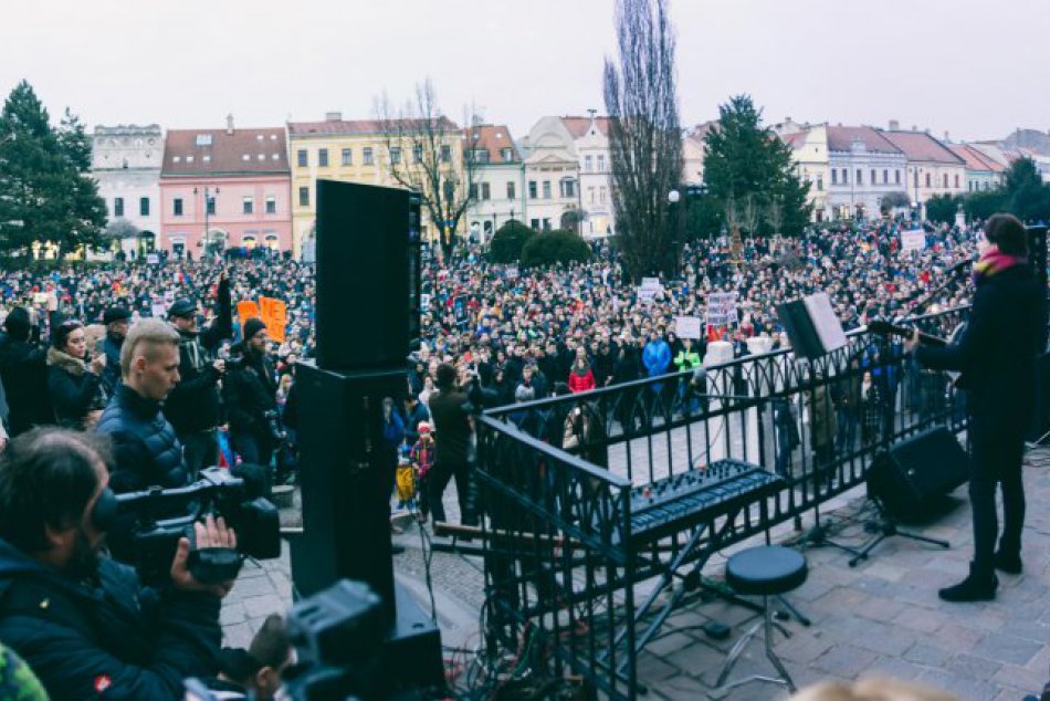 Prešovčanka Viktória na protestoch: Podporila ich piesňami Karla Kryla