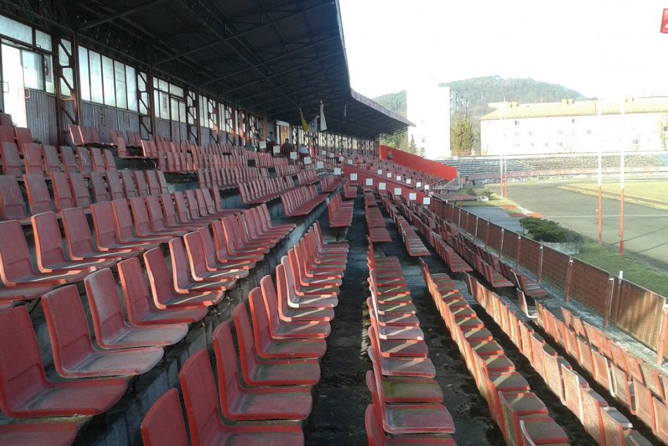 Futbalový štadión v Považskej Bystrici: Tento stav by už dlho trvať nemal