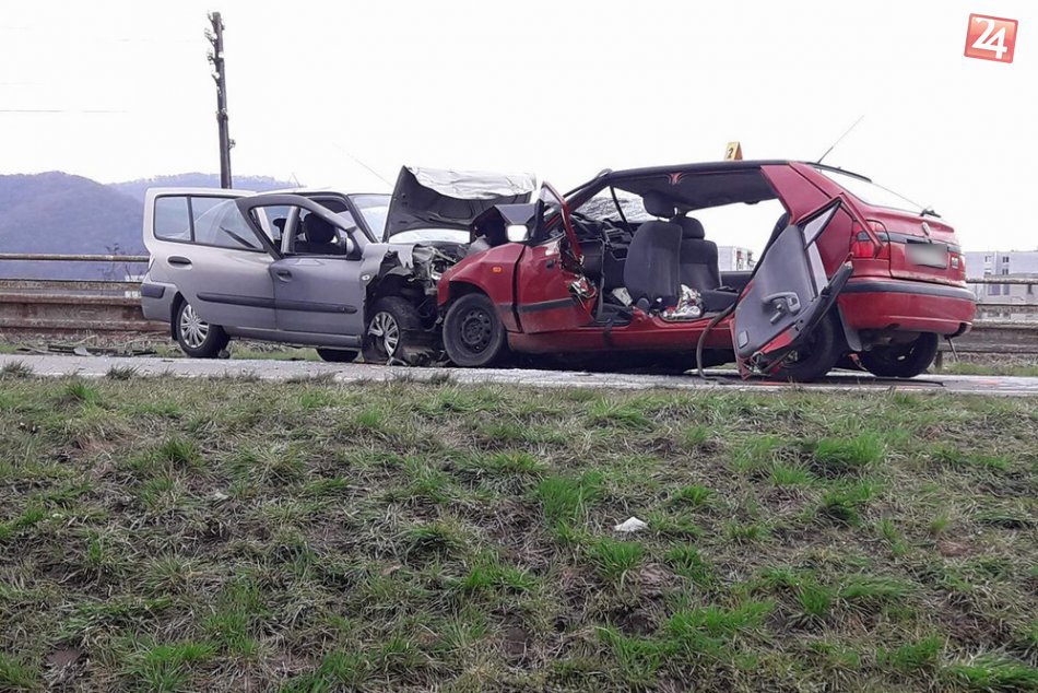 FOTO Z MIESTA: V Humennom došlo k vážnej dopravnej nehode