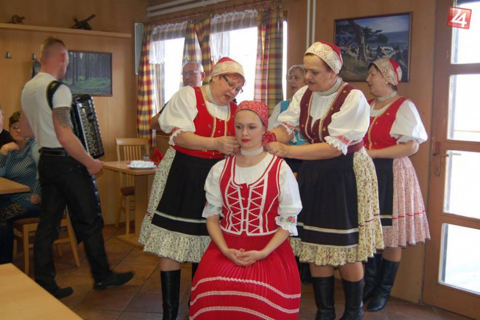 FOTOGALÉRIA: Spoznajte folklórnu skupinu Mihaľovski ňevesti i beťare 