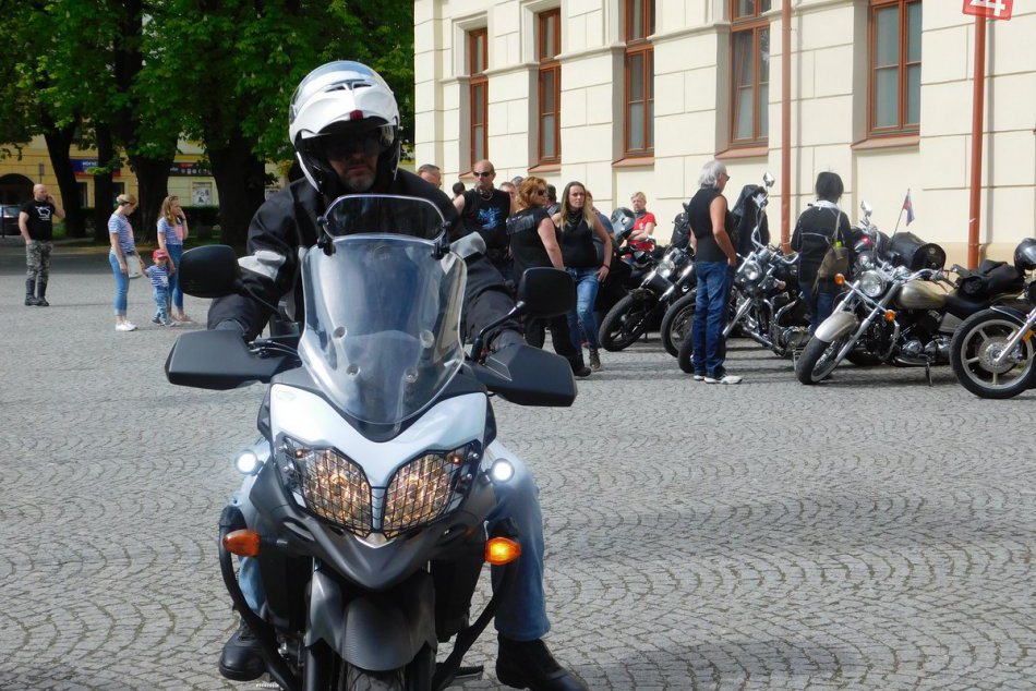 Veľká fotogaléria: V našom meste sa stretlo niekoľko stoviek motorkárov
