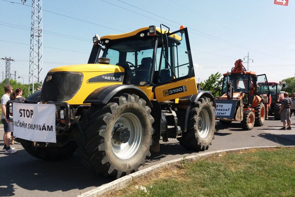 OBRAZOM z Košíc: Pozrite si zábery z traktorového protestu