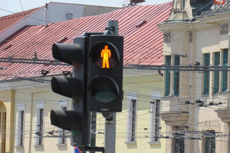 OBRAZOM: Semafor pre chodcov v Prešove púta pozornosť. To sa len tak nevidí