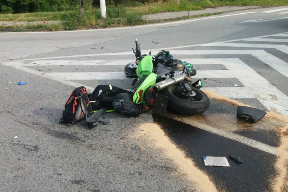 Obrazom: Vážna nehoda motorkára pri Plešivci