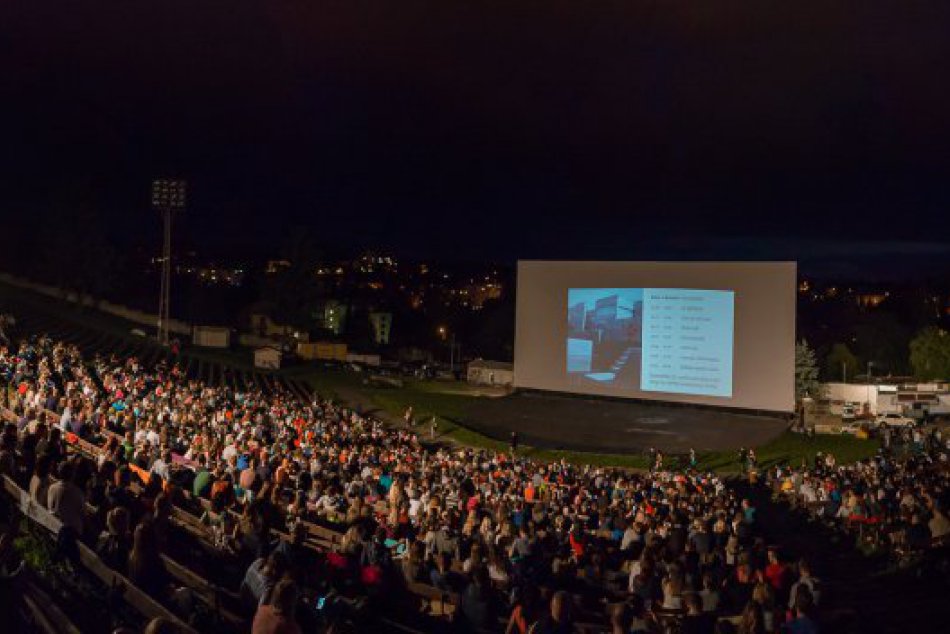 V OBRAZOCH: Letné kino na bystrickom amfiteátri