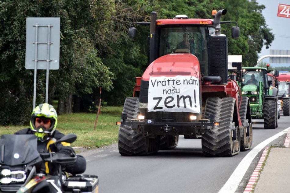 OBRAZOM: Poľnohospodári sa z Michaloviec vydali na ďalší protest