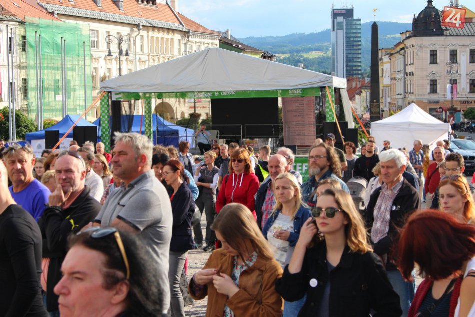 V OBRAZOCH: Bystričania vyšli opäť do ulíc, protestovali za slušné Slovensko