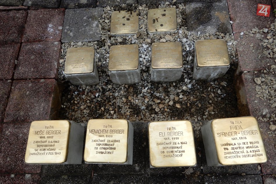 FOTO: 4 stolpersteinmi si v Humennom uctili pamiatku rodiny B. E. Bergerovej