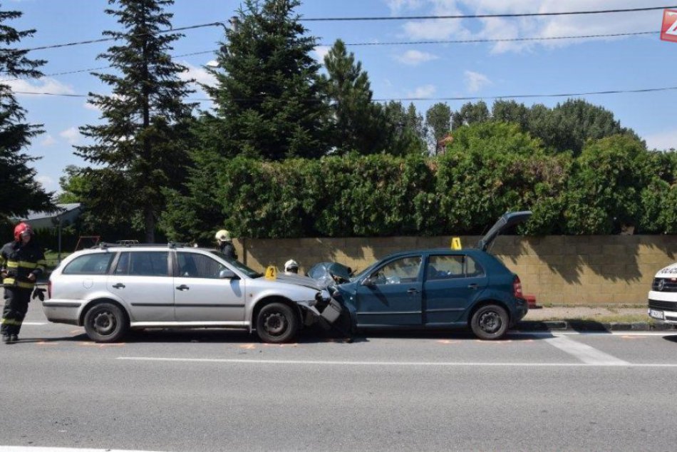 V Michalovciach sa stala dopravná nehoda: ZÁBERY z miesta