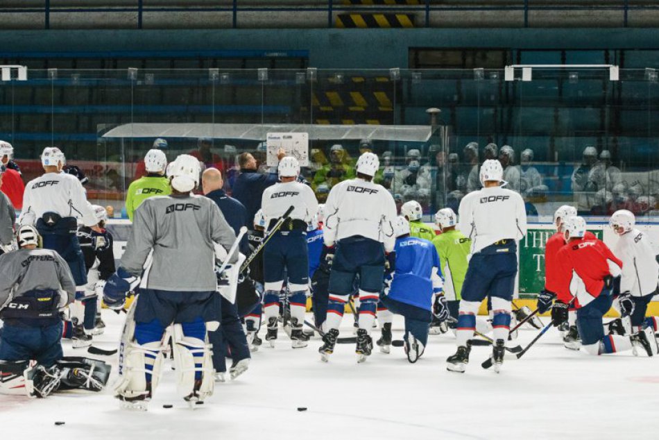 Hokejisti Nitry sú späť na ľade: Tréner má zatiaľ k dispozícii 23 hráčov, FOTO